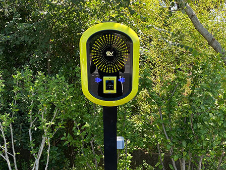 Borne de recharge électrique au camping Porte des Vosges