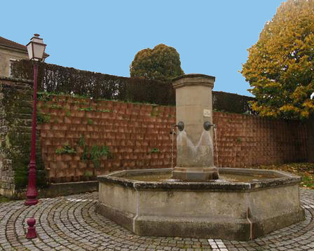 Fountain in Bulgnéville: camping A31 Porte des Vosges