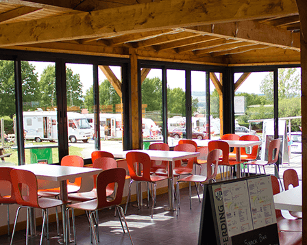 Fast food at the camping Porte des Vosges à Bulgnéville, camping A31