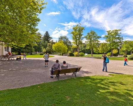 Camping Porte des Vosges een paar minuten van park van het kuuroord Vittel