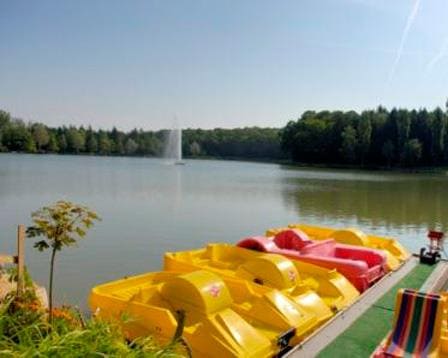 Waterfietsen boottocht op het Lac de la Folie : Camping Vosges, camping Porte des Vosges